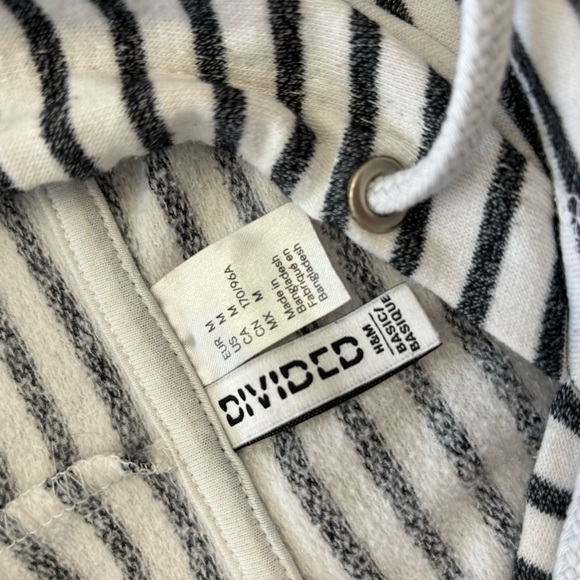 Striped Cropped Hoodie - Black and White - Picture 8 of 12